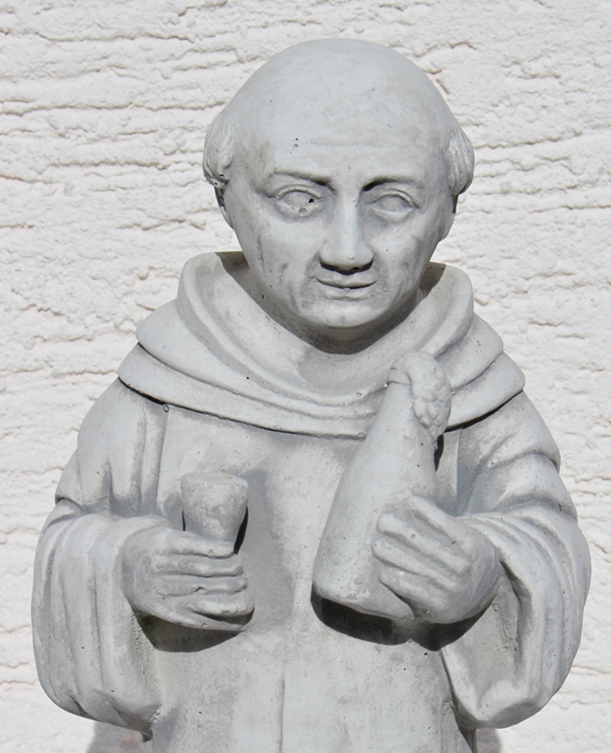 Beton Figur Mönch stehend H 40 cm mit Bierflasche Deko Skulptur
