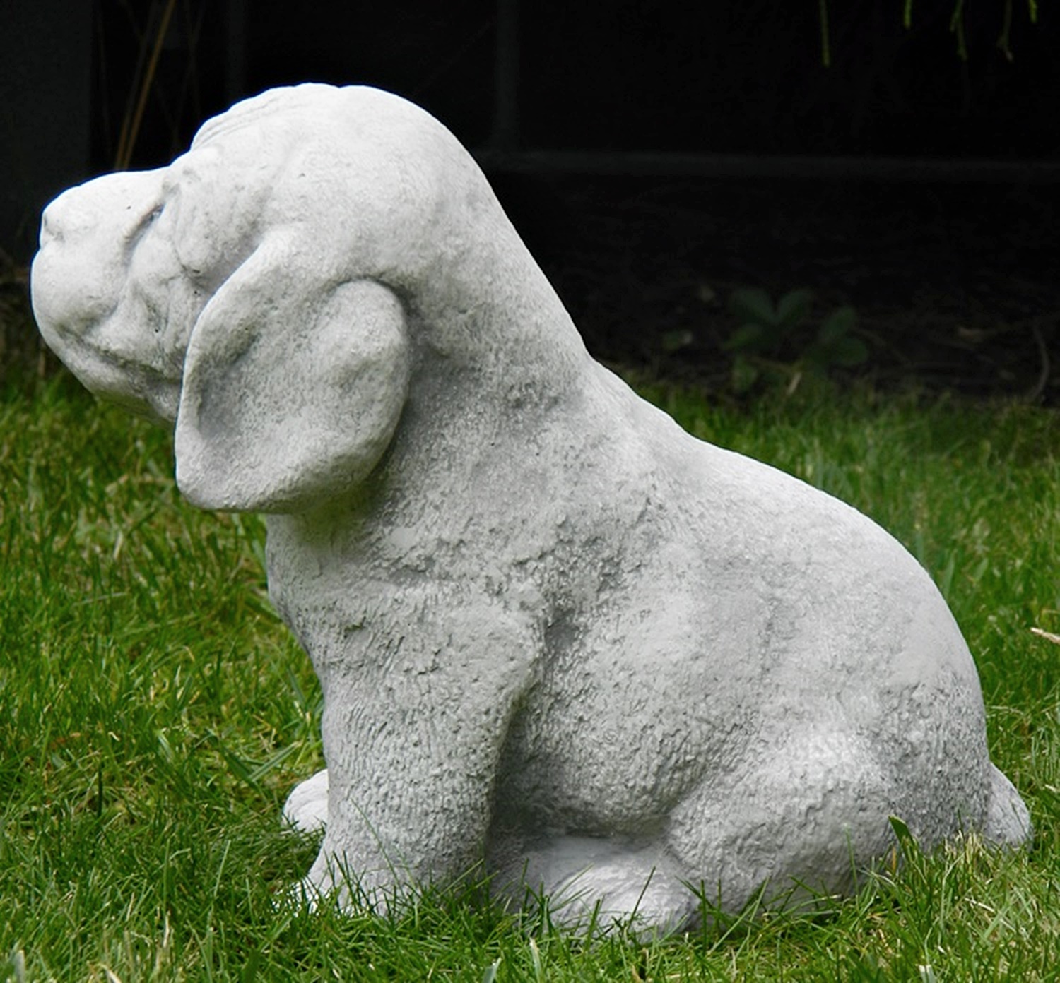 Beton Figur Hund Welpe sitzend H 18 cm Dekofigur und Gartenfigur