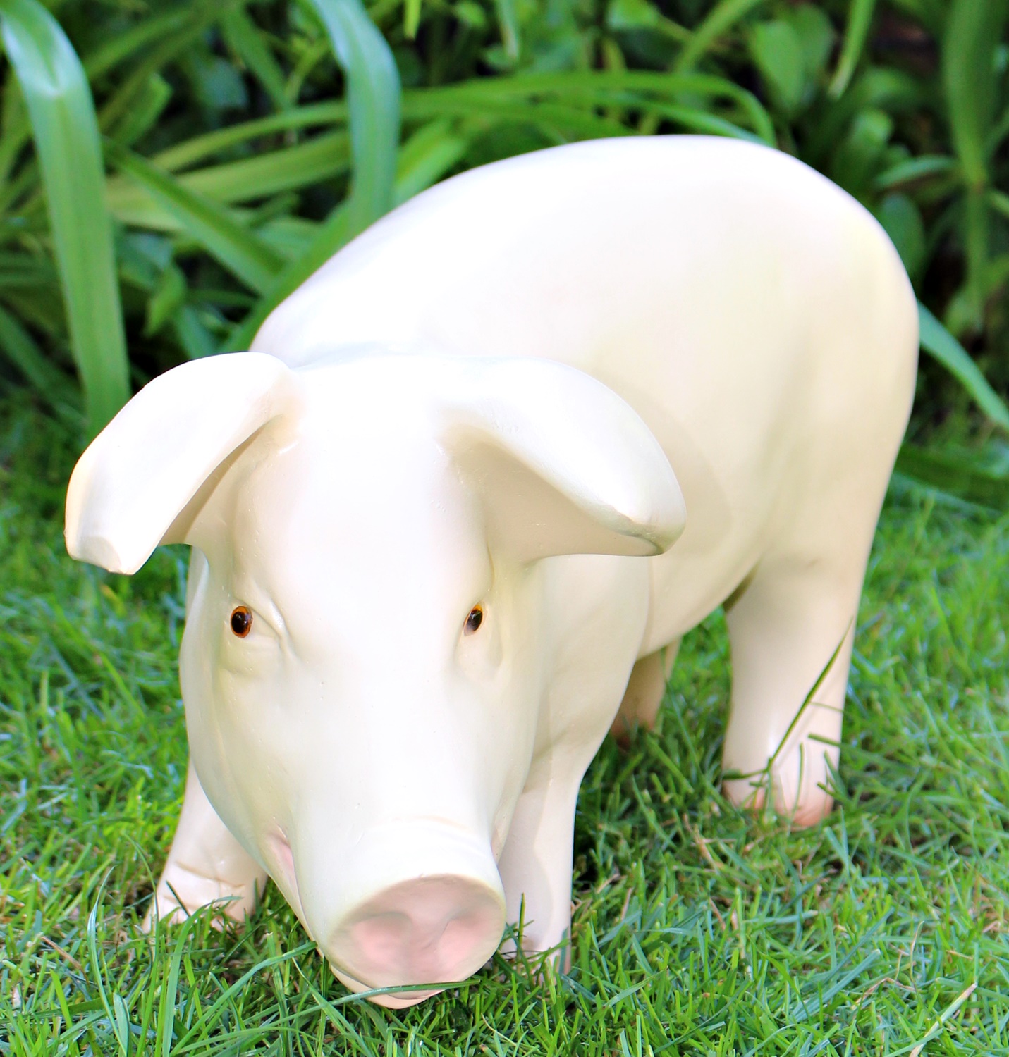 Dekorationsfigur Tierfigur Schwein Ferkel stehend links H 26 cm Dekofigur aus Kunstharz