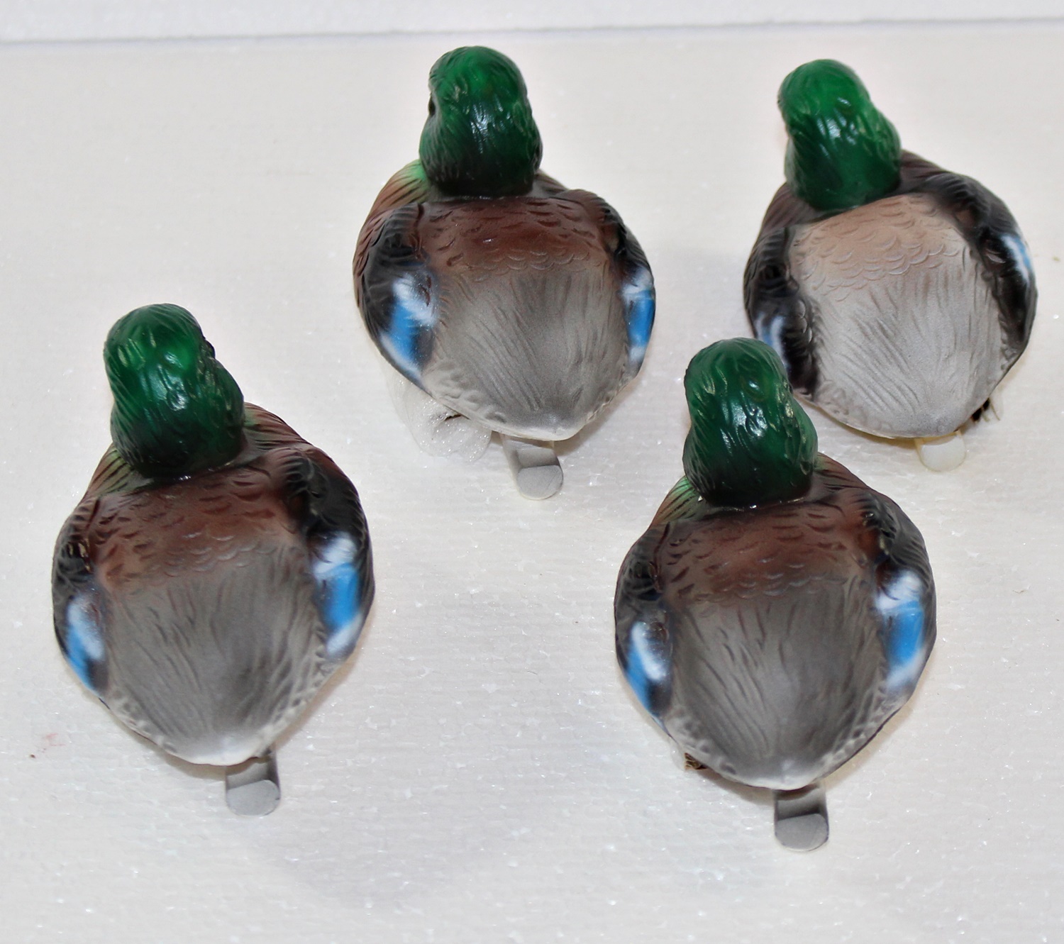 Deko Garten Figur Dekofigur Gartenfigur Teichfigur vier Schwimmente Entlein aus Kunststoff Höhe 7 cm