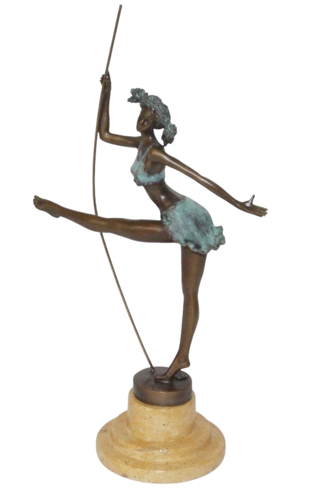 Bronzefigur „Tänzerin mit Reif“ – Anmutige Ballerina auf Sockel  Höhe 30 cm , Art Déco Stil