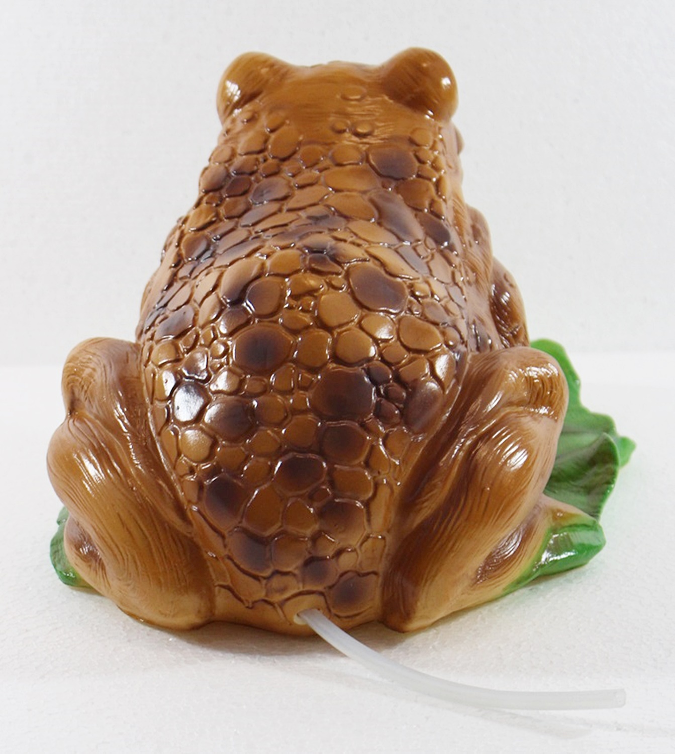 Deko Garten Tier Figur Teichfigur Kröte Wasserspeier groß auf Blatt sitzend aus Kunststoff H 17 cm