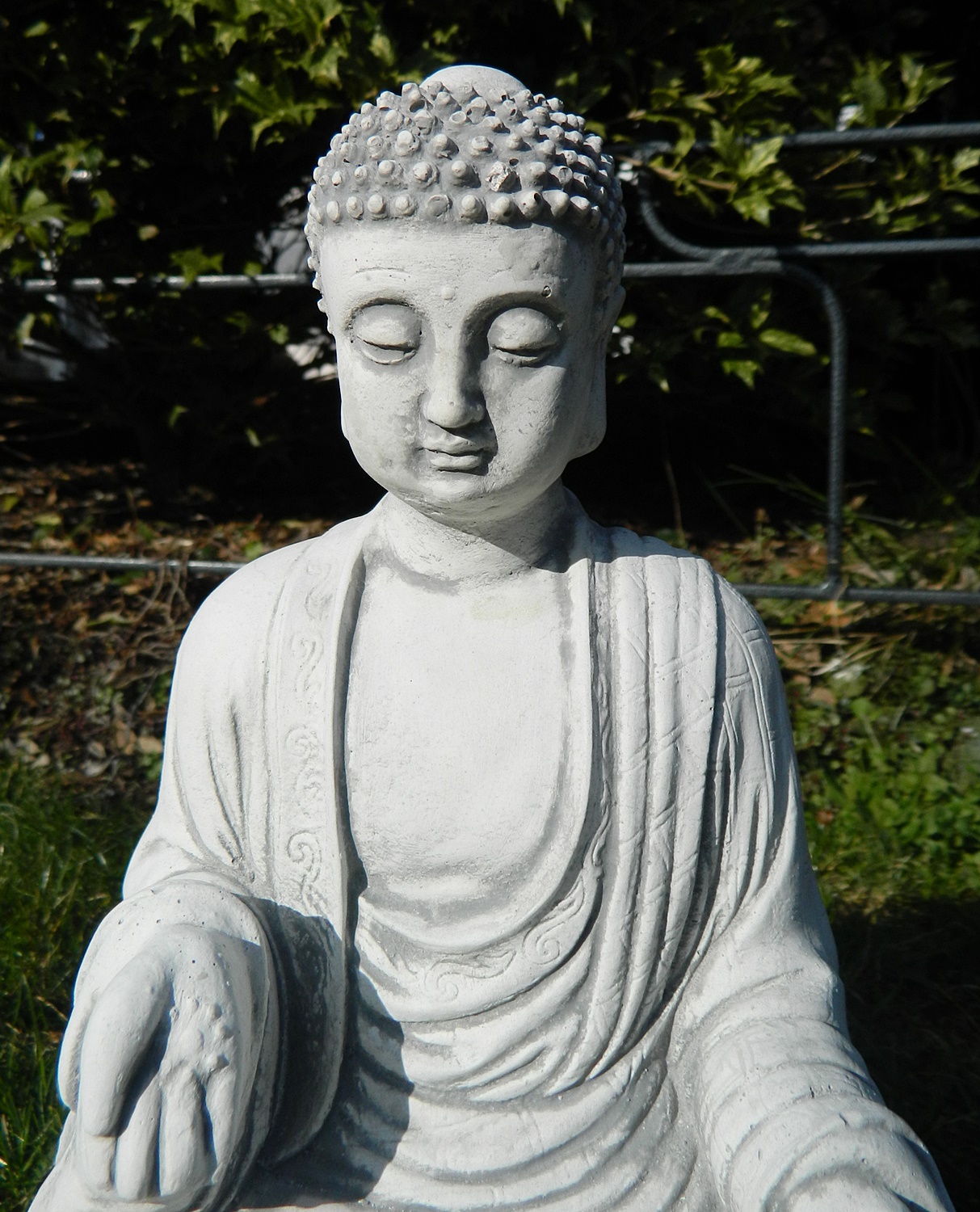 Beton Figur Buddha sitzend H 30 cm Dekofigur und Gartenskulptur