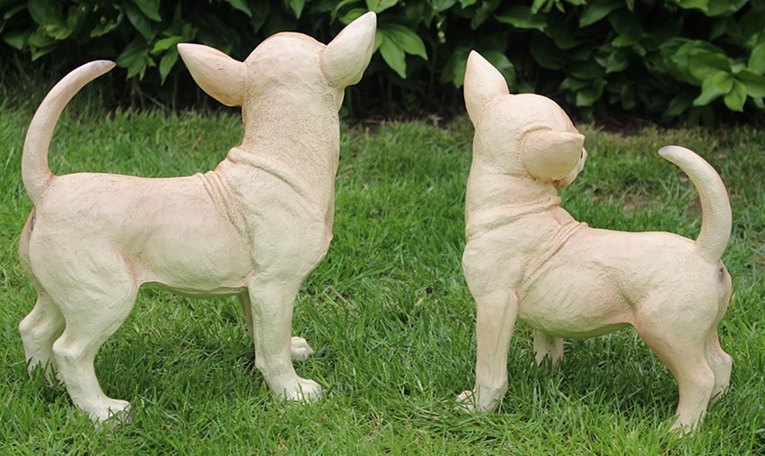 Dekorationsfigur Hund Chihuahua als Satz 2 Stück Höhe 34/29 cm Deko Figur aus Kunstharz