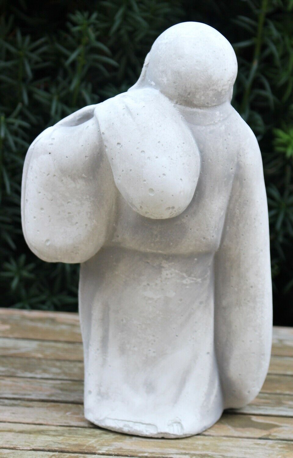 Beton Figur  Lachender Buddha H 28 cm gehend Dekofigur und Gartenskulptur