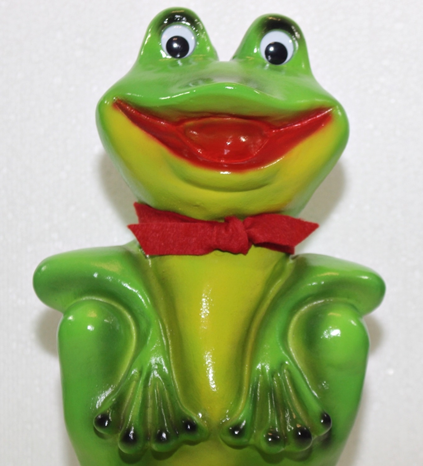 Deko Figur Gartenfigur  lustiger Frosch sitzend mit Schal H 33 cm mit Scherz Bewegungsmelder Quak