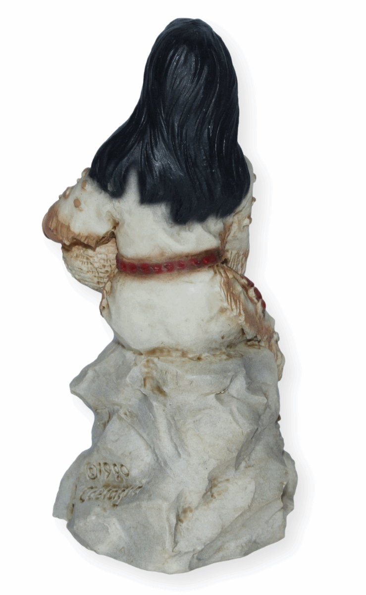 Indianerfigur Indianerfrau Indianerprinzessin Pocahontas Skulptur H 12,5 cm sitzend auf Felsen