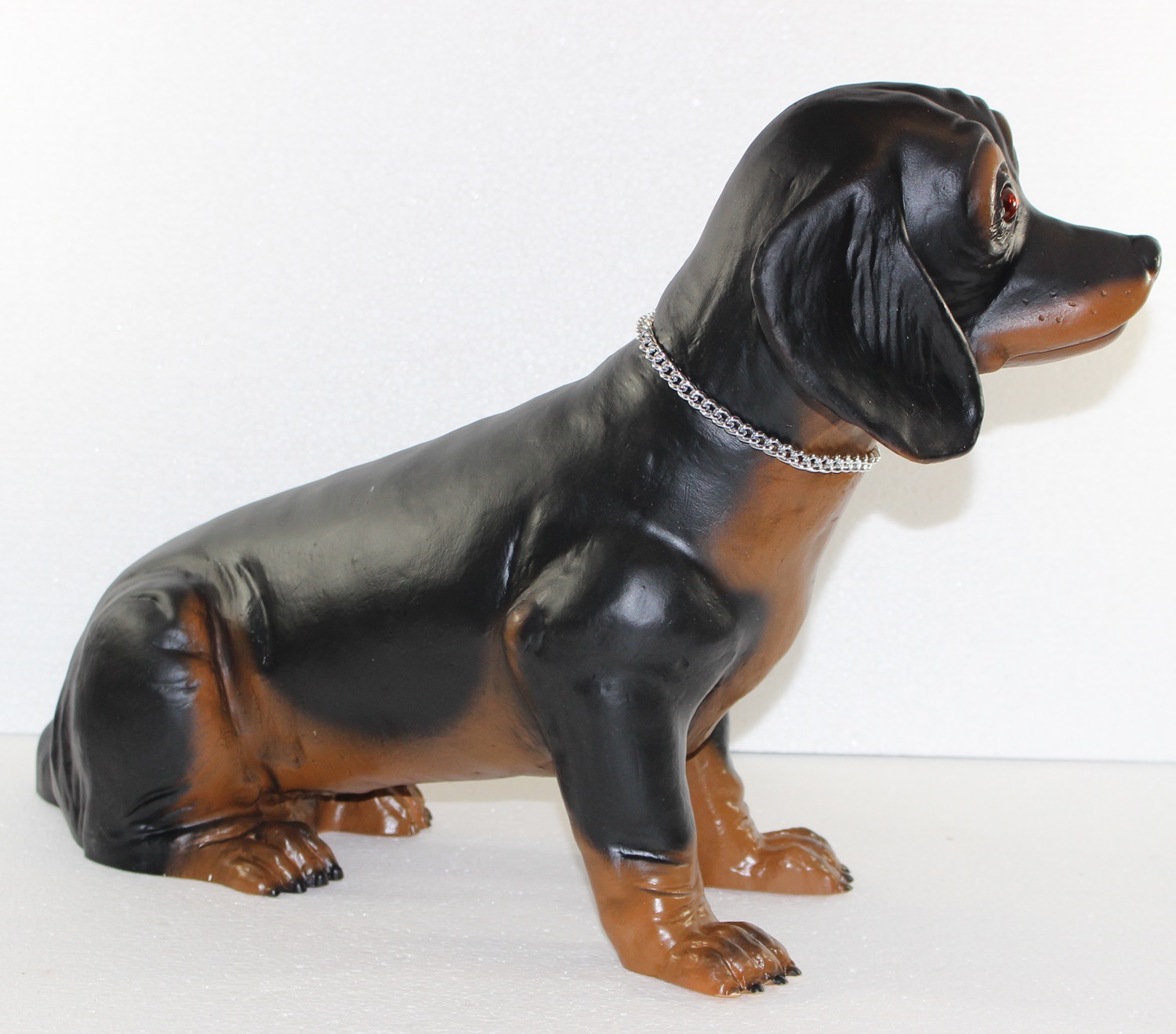 Deko Garten Figur Dekofigur Gartenfigur Hundefigur Dackel sitzend aus Kunststoff Höhe 32 cm