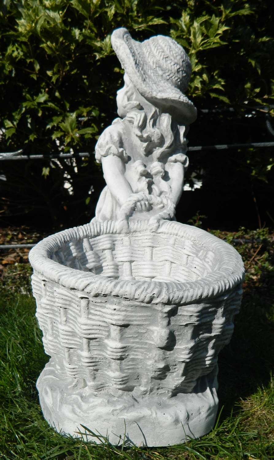 Beton Figur Mädchen mit Pflanztopf H 40 cm Dekofigur und Gartenskulptur zum Bepflanzen