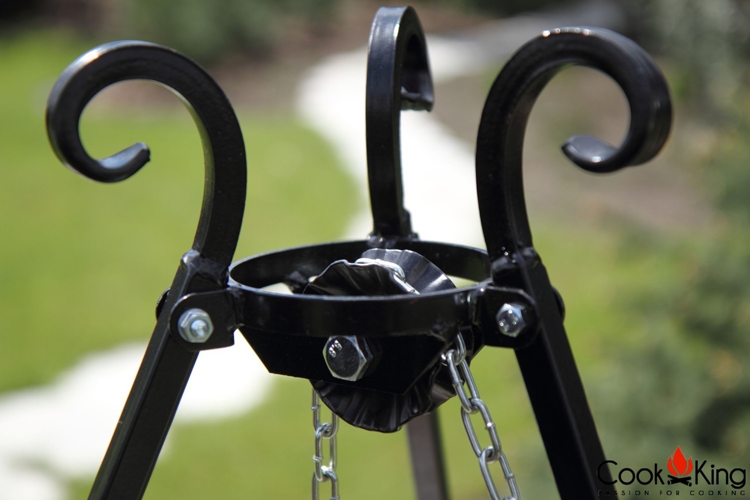 Set: Dreibein H 180 cm mit Grillrost Ø 60 cm aus Rohstahl + Feuerschale "Polo" Ø 70 cm Grillen