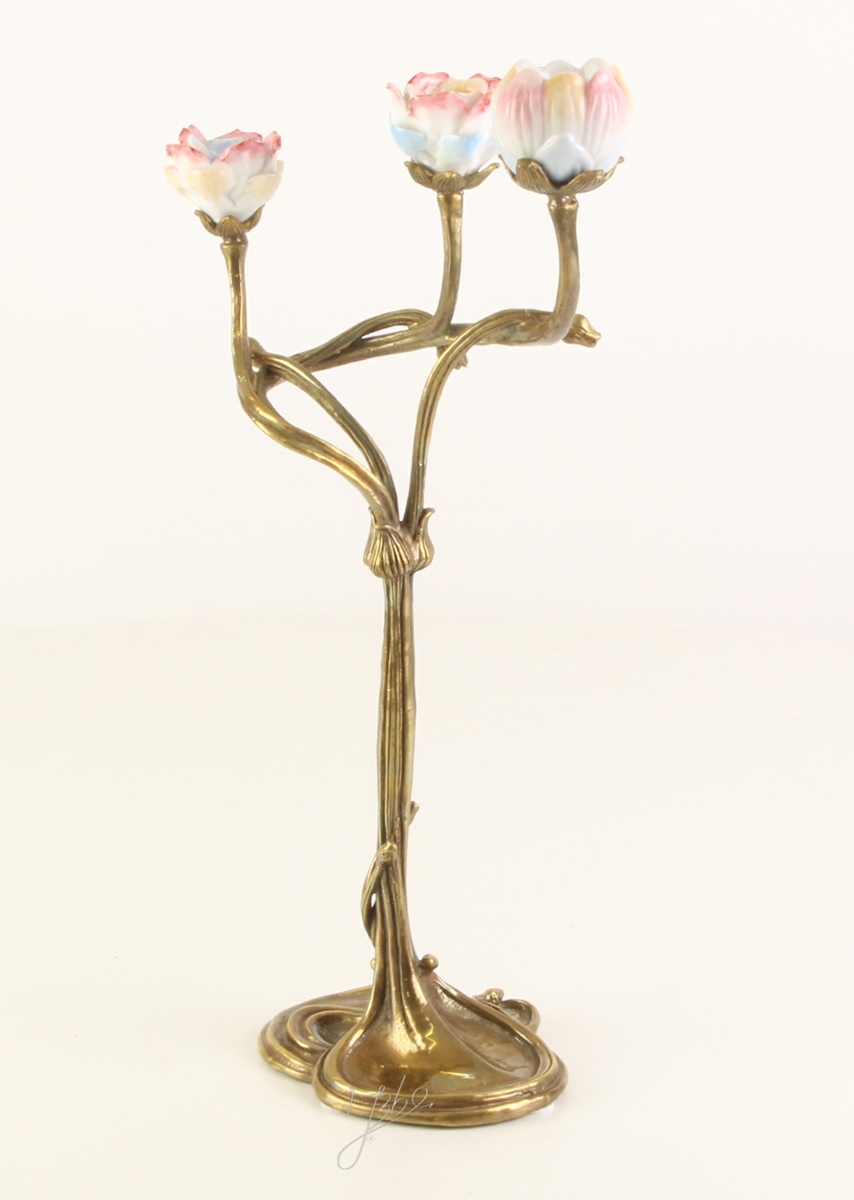 Bronzefigur Bronzeskulptur Bronze Vintage Kerzenständer mit Porzellan Blumen H 34 cm Kerzenhalter