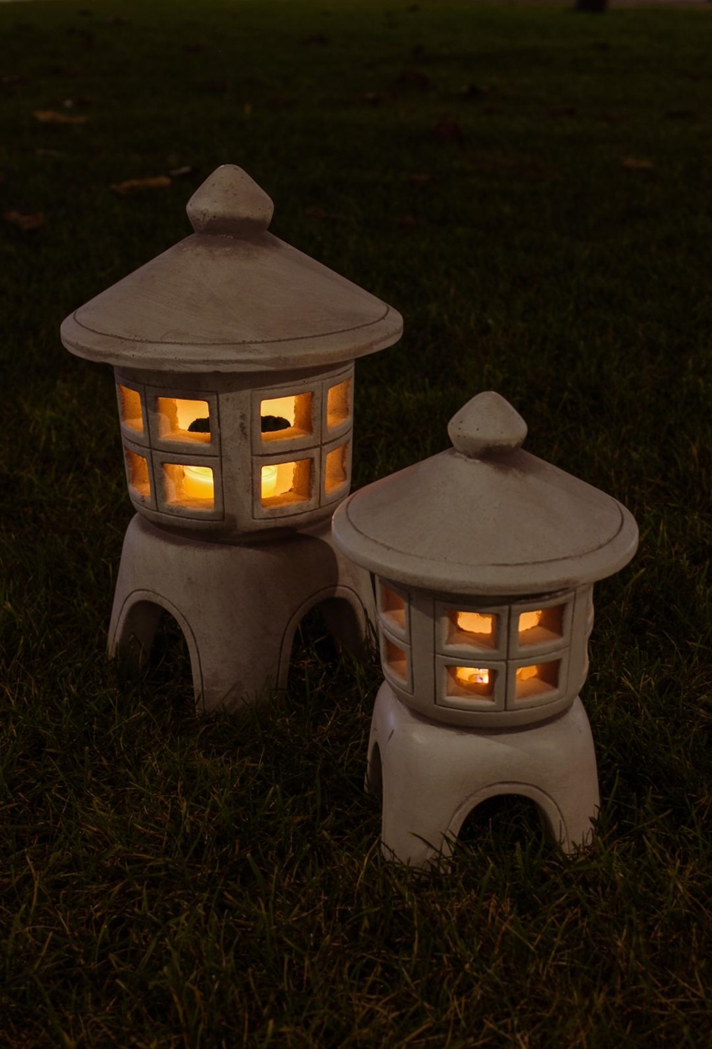 Beton Figuren japanische Laternen H 23/32 cm 2-er Satz 2-teilig für Teelicht geeignet