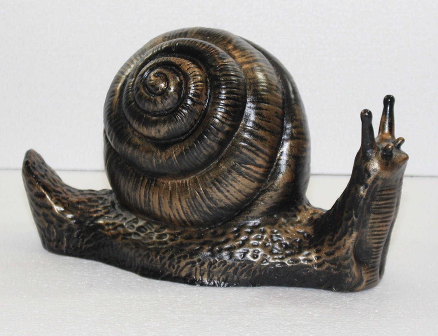 Deko Figur Gartentier Schnecke groß mit Häuschen H 18 cm Gartenfigur kupferfarben aus Kunststoff