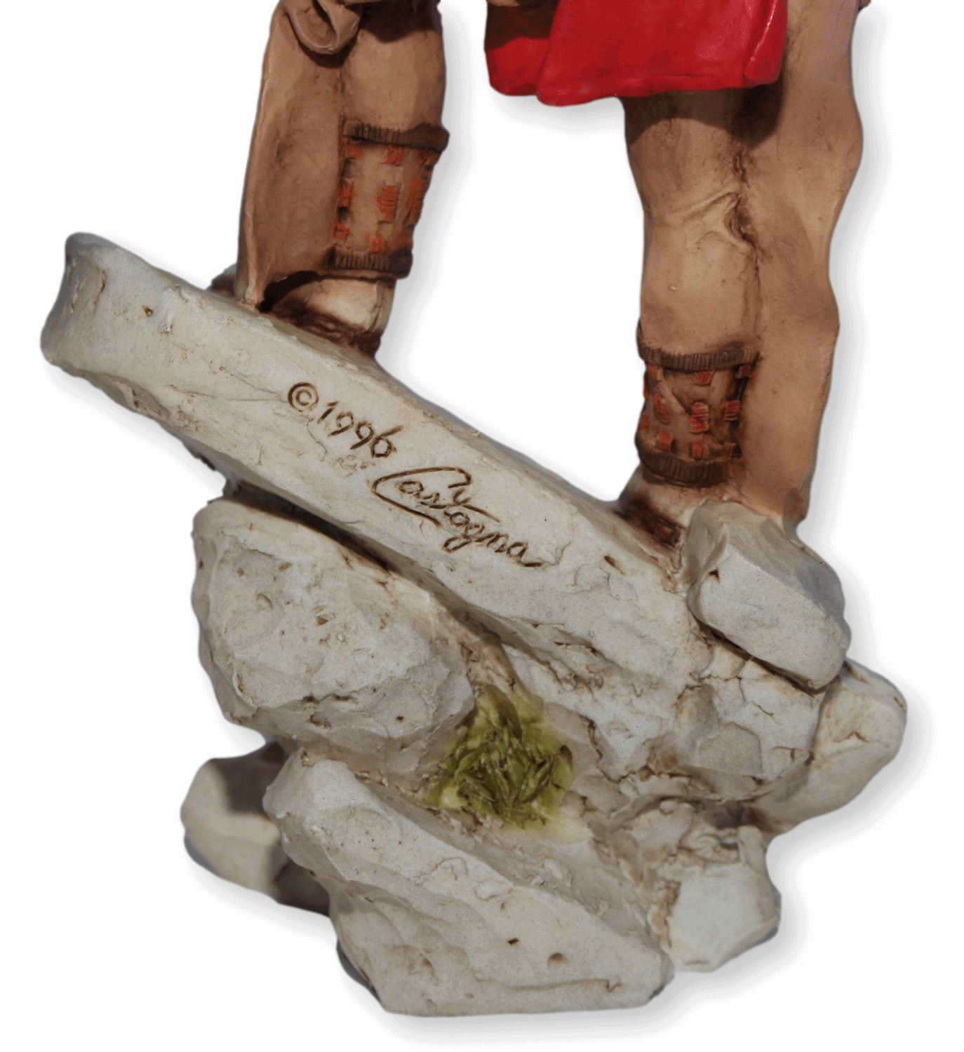 Indianerfigur Plenty Coups Häuptling Crow H 21 cm mit Kopfschmuck stehend auf Felsen Castagna