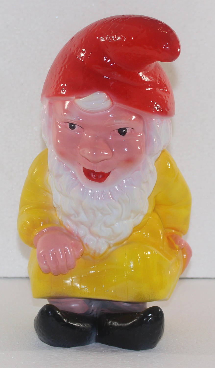 Gartenzwerg auf Nachttopf Figur sitzend Zwerg auf Töpfchen H 27 cm Gartenfigur aus Kunststoff