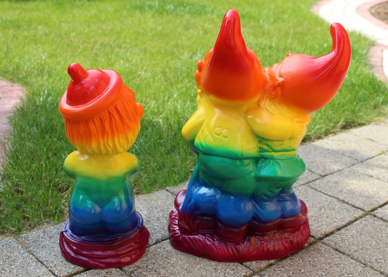 Set: 2-er Satz Gartenzwerge Zwerg Mittelfinger Bewegungsmelder u. schwules Paar Regenbogen Pride