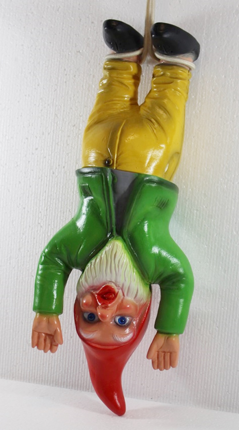 Gartenzwerg Deko Garten Figur Zwerg Bungee Springer am Seil hängend H 41 cm ohne Seil aus Kunststoff