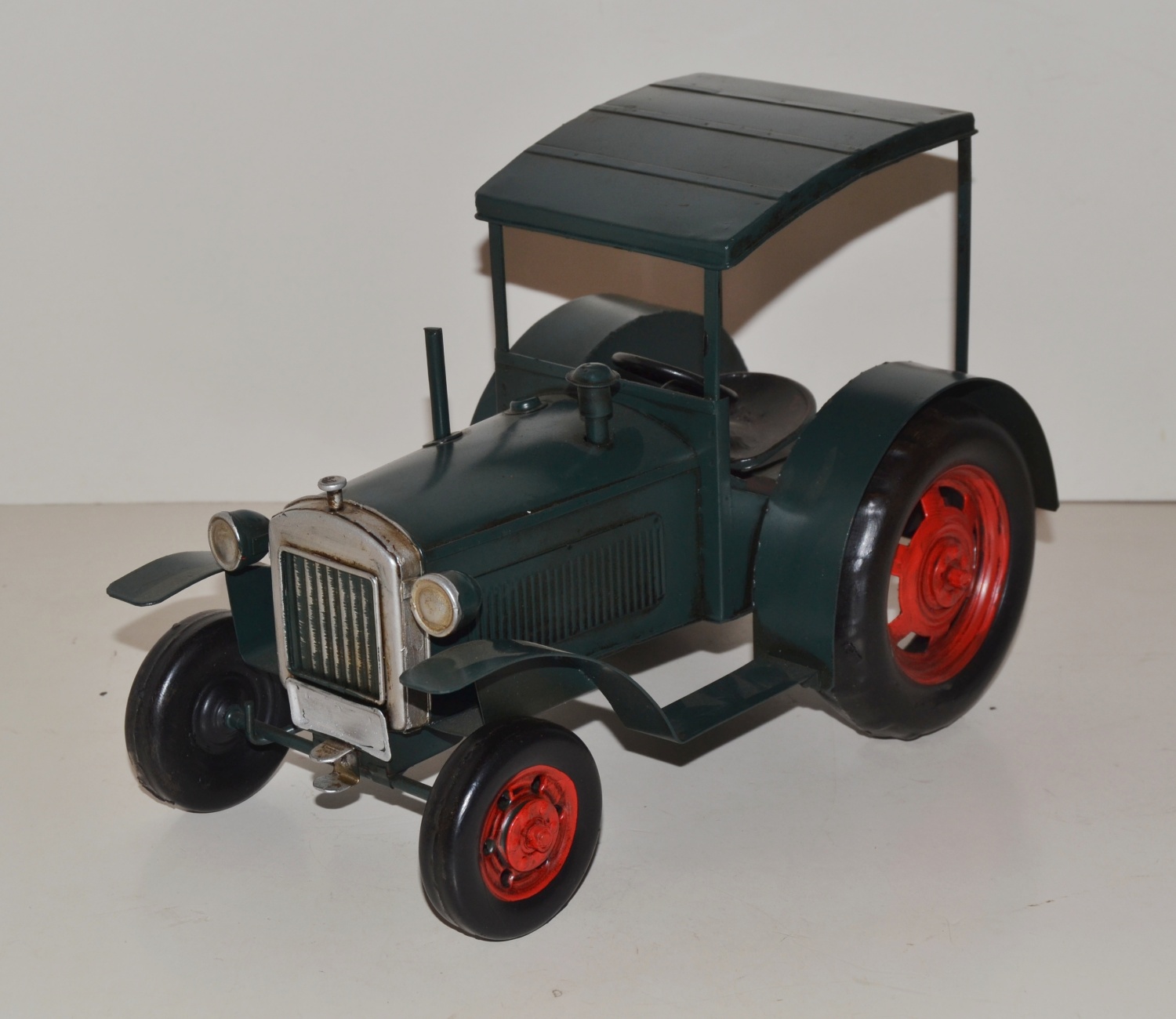 Blechtraktor Nostalgie Modellauto Oldtimer Marke Hanomag Traktor Modell R40 aus Blech L 28 cm