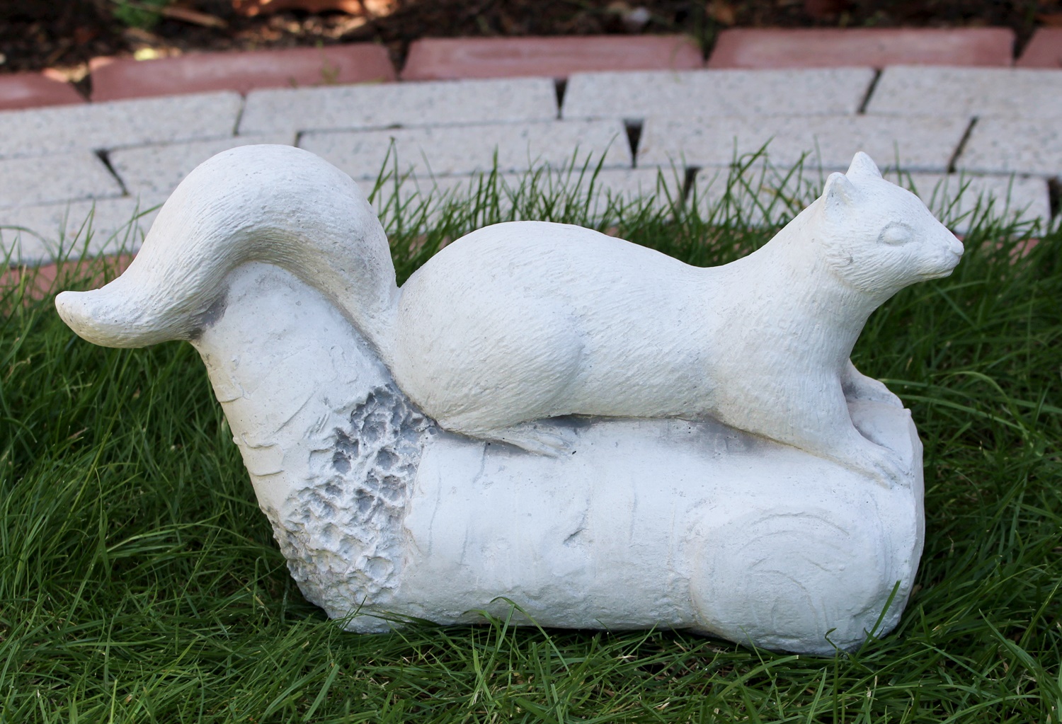 Beton Figur Eichhörnchen H 18 cm Dekofigur und Gartenfigur