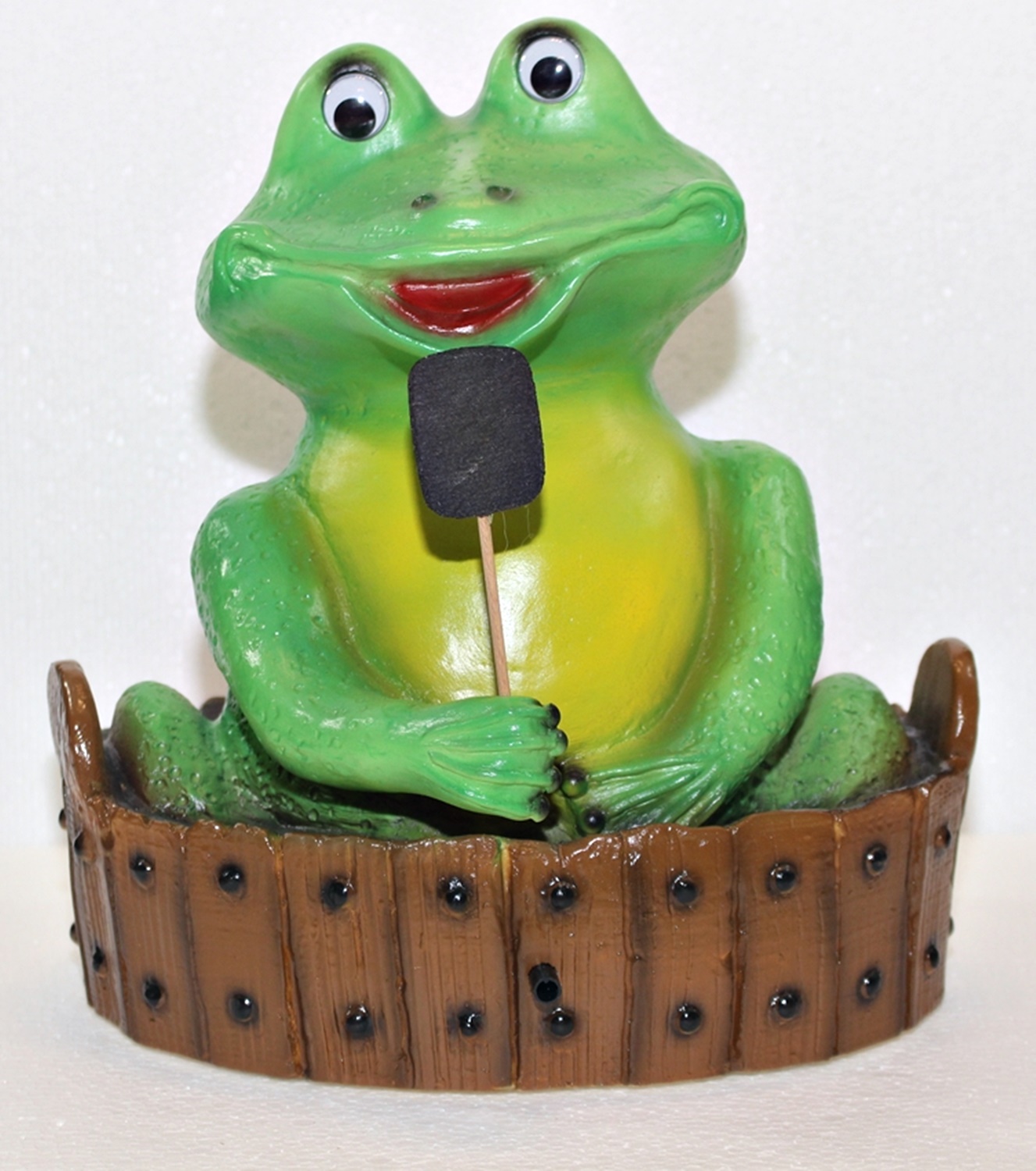 Deko Figur lustiger Frosch badend im Zuber H 28 cm mit Scherz Bewegungsmelder Quak Gartenfigur