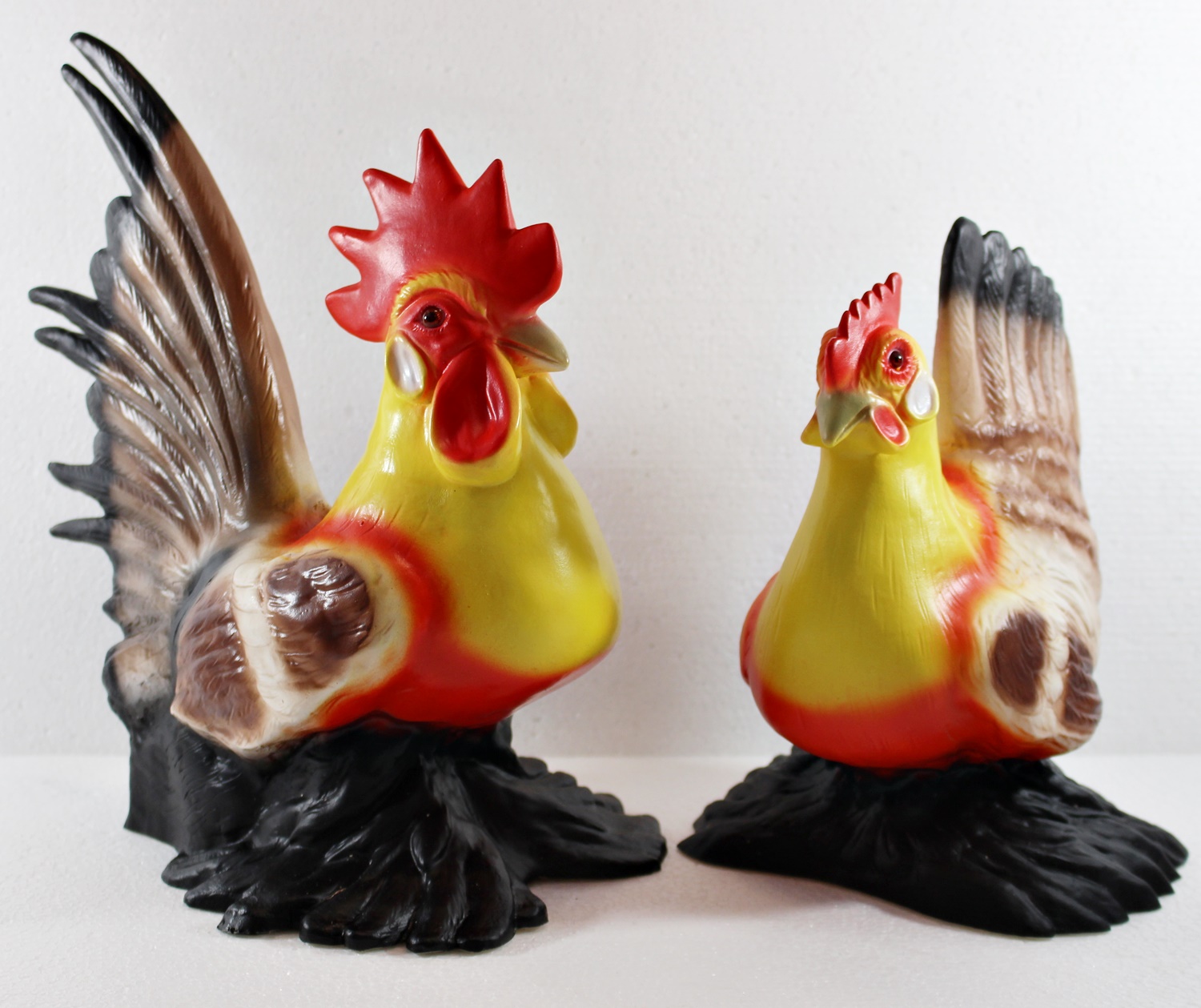 Deko Garten Figur Dekofigur Gartenfigur bunter Hahn und Henne stehend aus Kunststoff als 2-er Satz