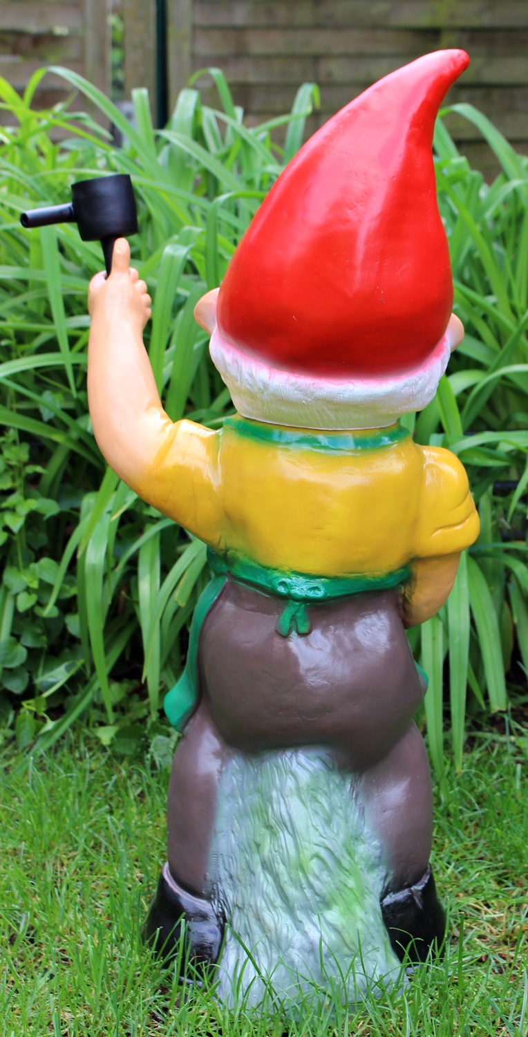 Gartenzwerg mit Rasensprenger Figur Zwerg stehend H 70 cm großer Deko Zwerg Gartenfigur Kunststoff