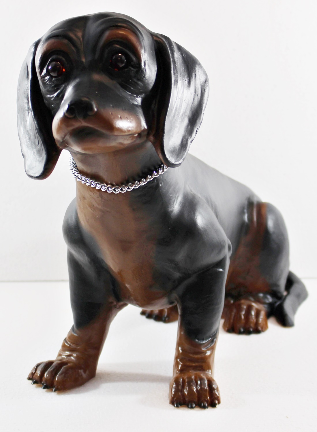Deko Garten Figur Dekofigur Gartenfigur Hundefigur Dackel sitzend aus Kunststoff Höhe 32 cm