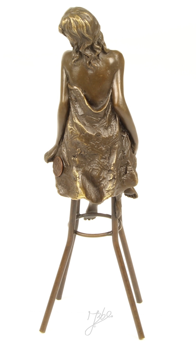 Bronzefigur Frau sitzend H 25,5 cm Frauenakt Bronzeskulptur Bronze Figur aus Bronze