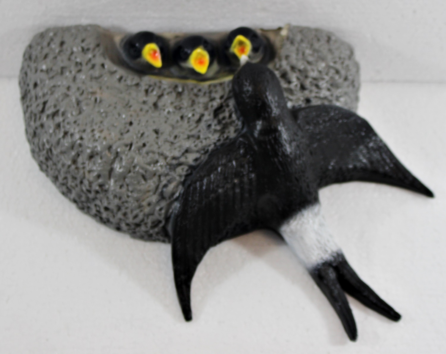 Deko Garten Figur Dekofigur Gartenfigur Vogelfigur Schwalbennest zum Anhängen aus Kunststoff H 18 cm