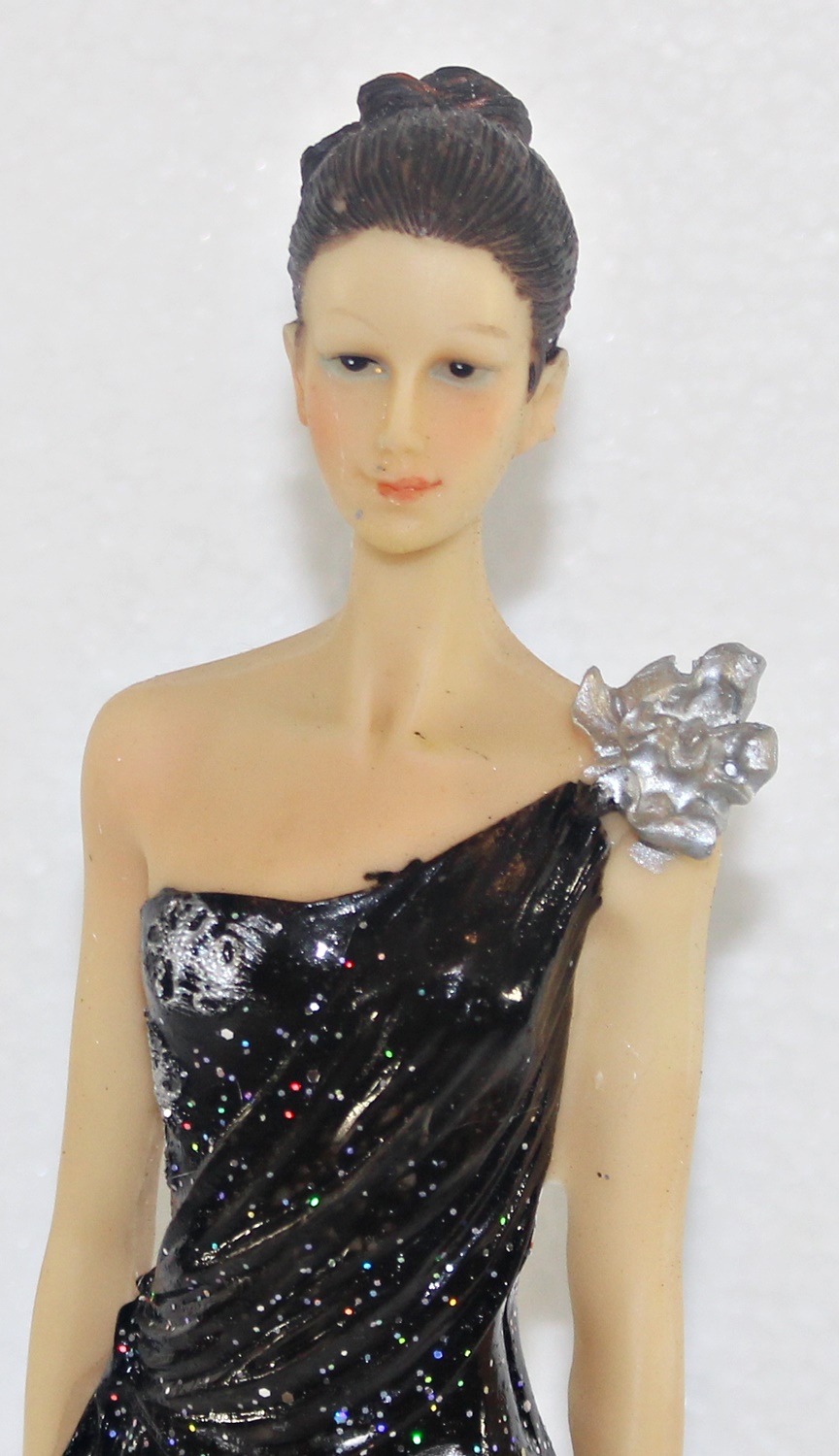 Beauty Figur Deko Modefigur Modepuppe Nostalgiefigur Dame schwarzen Kleid mit silberner Blume