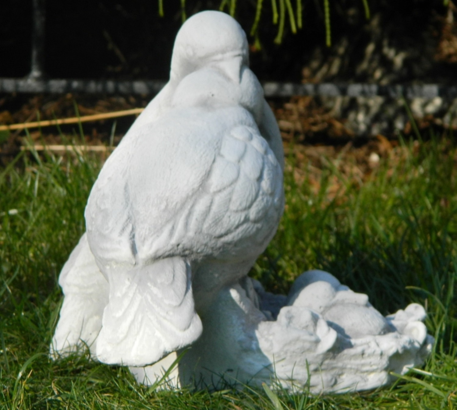 Beton Figur Vogelfigur Tauben Paar mit Nachwuchs H 19 cm Dekofigur und Gartenfigur