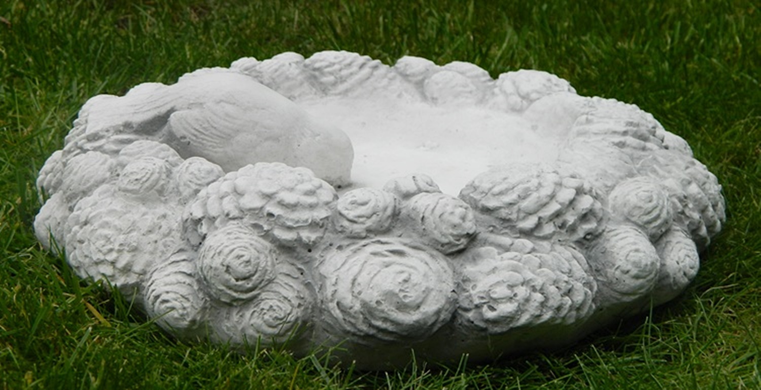 Beton Gartenelement Vogeltränke mit Vogel und Zäpfen Durchmesser 25 cm Deko- und Gartenobjekt