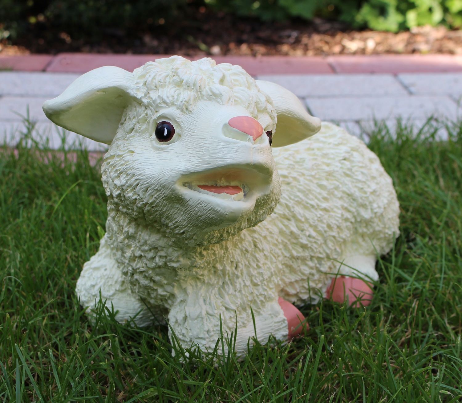 Dekorationsfigur Lämmchen Lamm liegend H 20 cm Gartenfigur aus Kunstharz