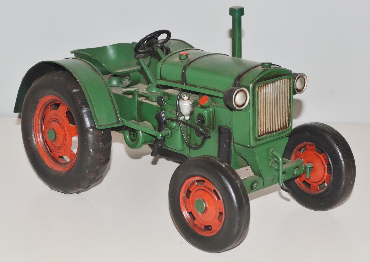 Blechtraktor Nostalgie Modellauto Oldtimer Marke Deutz Traktor Modell F1M414 aus Blech L 28 cm