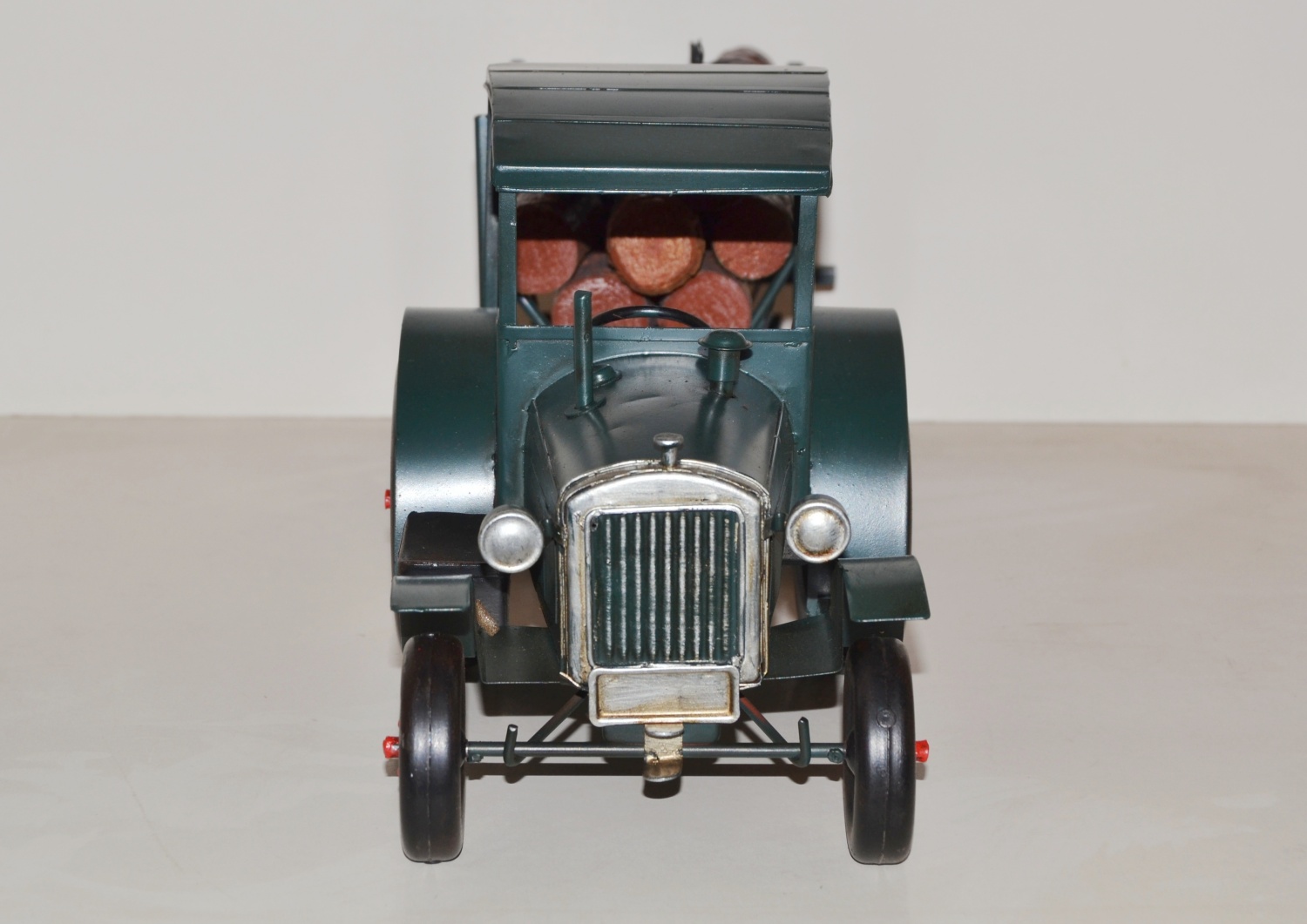 Blechtraktor Nostalgie Modellauto Oldtimer Marke Hanomag mit Holzanhänger Traktor Modell R40 L 63 cm