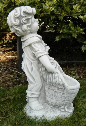 Beton Figur Junge mit Pflanzkorb H 45 cm Dekofigur und Gartenskulptur