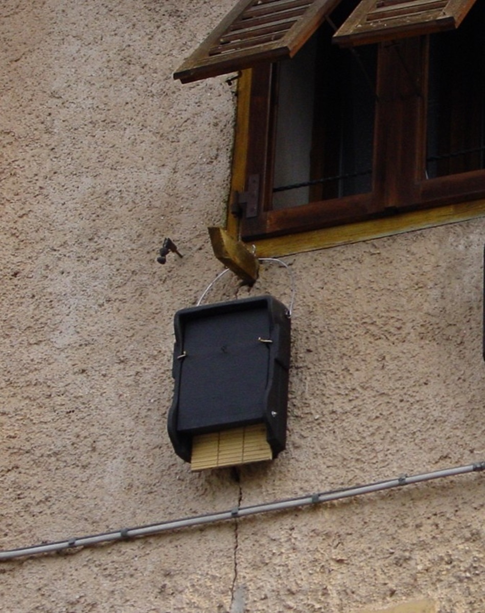 Naturschutzprodukt Fledermausflachkasten 1FF H 43 cm mit eingearbeiteter Holzrückwand Holzbeton