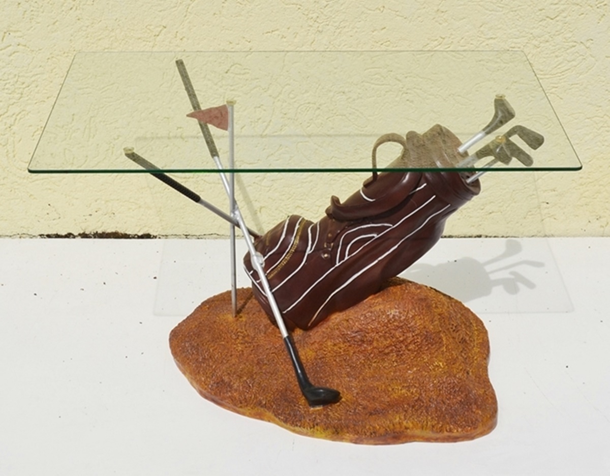 Glastisch mit Golfschläger und Tasch Länge 80 cm aus Resin und Glas Golfer Deko