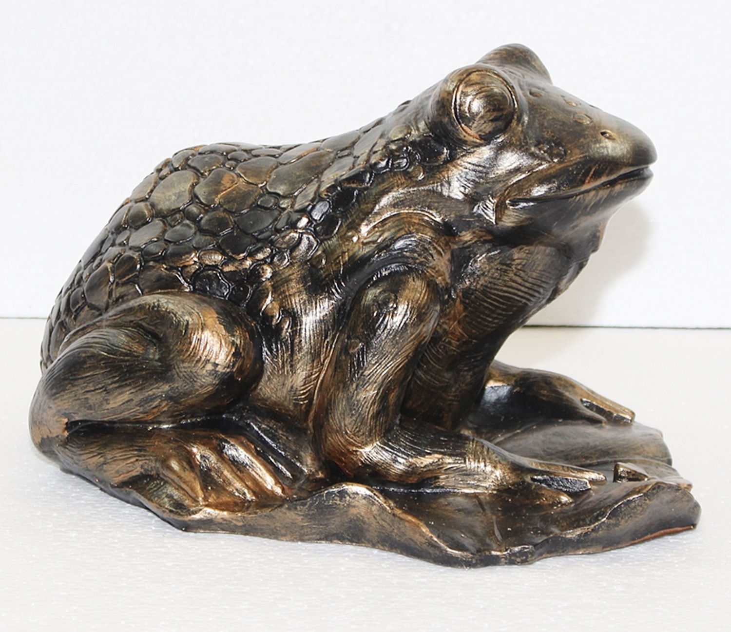 Deko Figur Kröte Frosch sitzend auf Blatt H 17 cm Kupfer-Antik aus Kunststoff