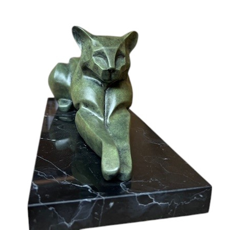 Bronzefigur Bronzeskulptur Modern Liegende Katze grün Länge 35 cm Dekofigur Abstrakte Skulptur