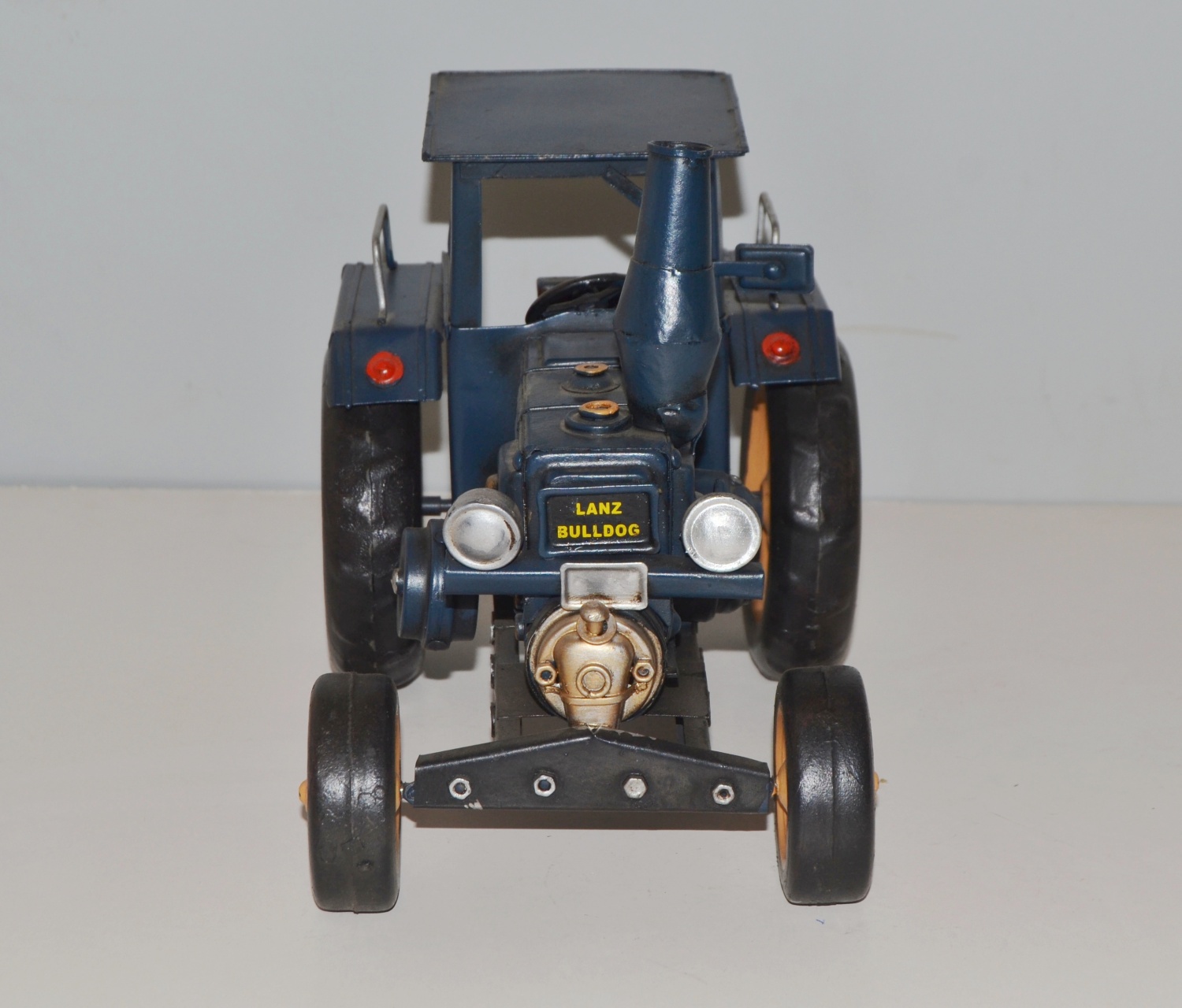 Blechtraktor Nostalgie Modellauto Oldtimer Marke Lanz Bulldog Traktor Modell aus Blech L 25 cm