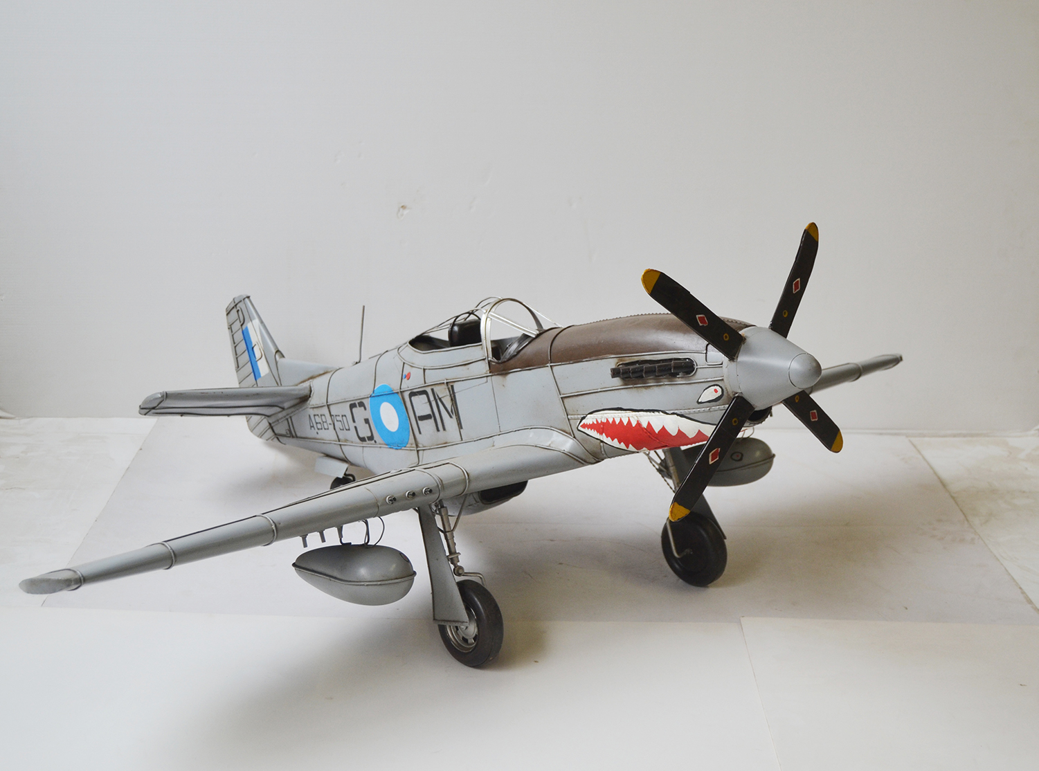 Blechflugzeug Nostalgie Modellflugzeug Oldtimer Marke Mustang P51 Flugzeug aus Blech L 103 cm