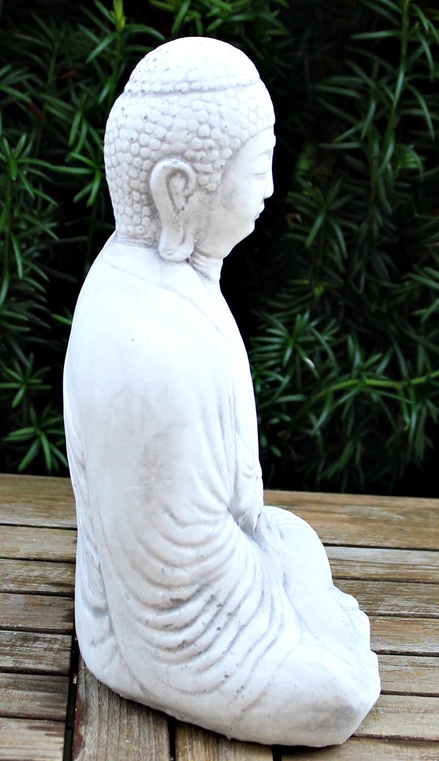 Beton Figur Statue Buddha klein sitzend in der Hocke H 27 cm Dekofigur und Gartenskulptur