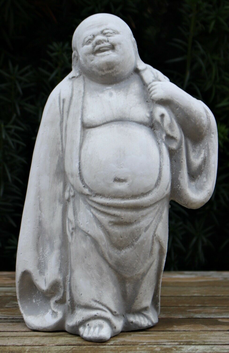 Beton Figur  Lachender Buddha H 28 cm gehend Dekofigur und Gartenskulptur