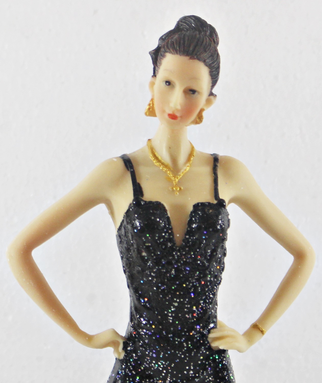 Beauty Figur Deko Modefigur Modepuppe Nostalgiefigur Dame schwarzen Kleid mit Träger aus Resin