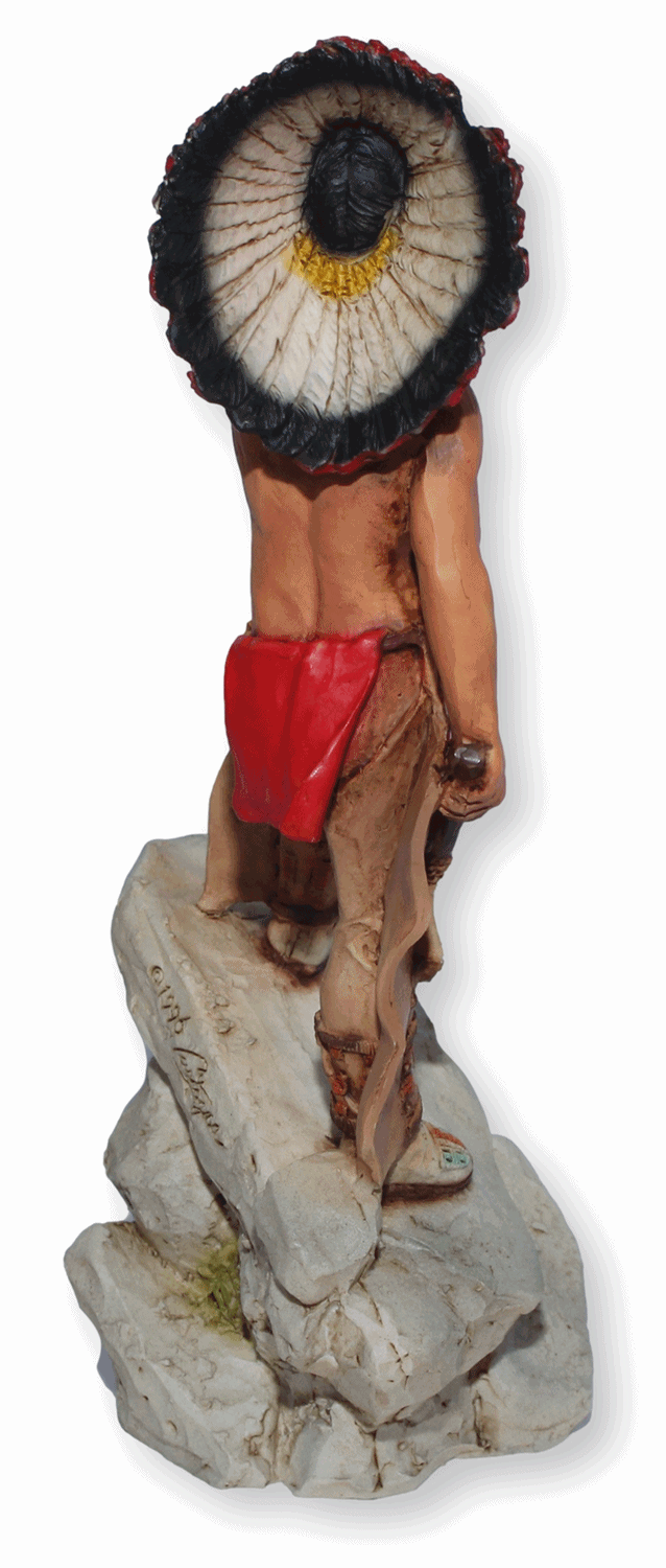 Indianerfigur Plenty Coups Häuptling Crow H 21 cm mit Kopfschmuck stehend auf Felsen Castagna