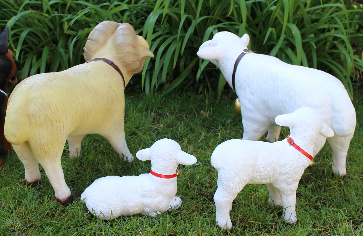 Deko Garten Figur Dekofigur Gartenfigur Tierfigur Schafbock, Schaf und zwei Lämmlein aus Kunststoff
