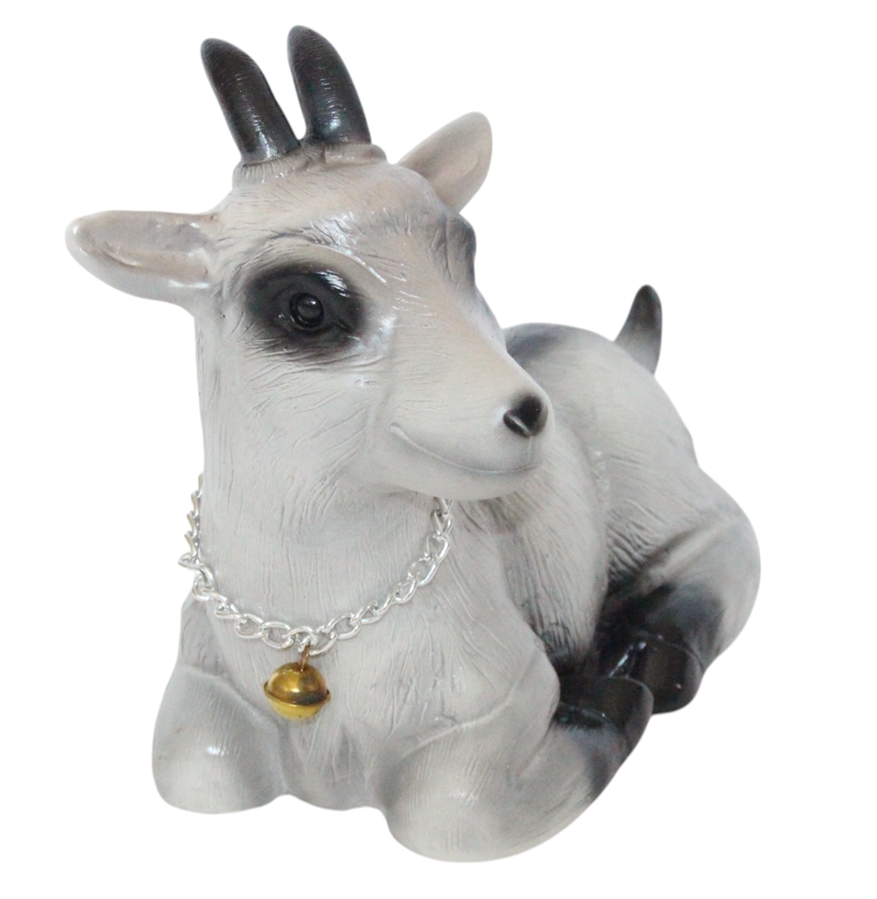 Gartenfigur Ziegenbock liegend Deko Tierfigur aus Kunststoff, für Garten & Innenbereich, Länge 33 cm