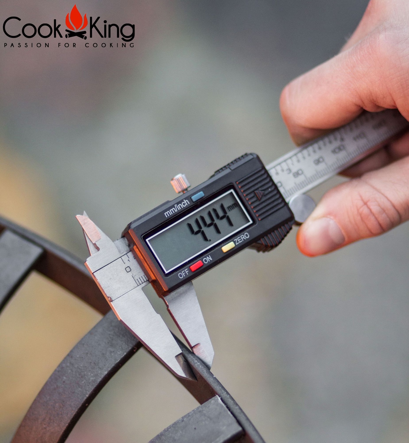 Feuerkorb "Flame" Ø 45 cm Feuerstelle für den Garten aus Stahl Feuersäule als Wärmequelle oder Grill