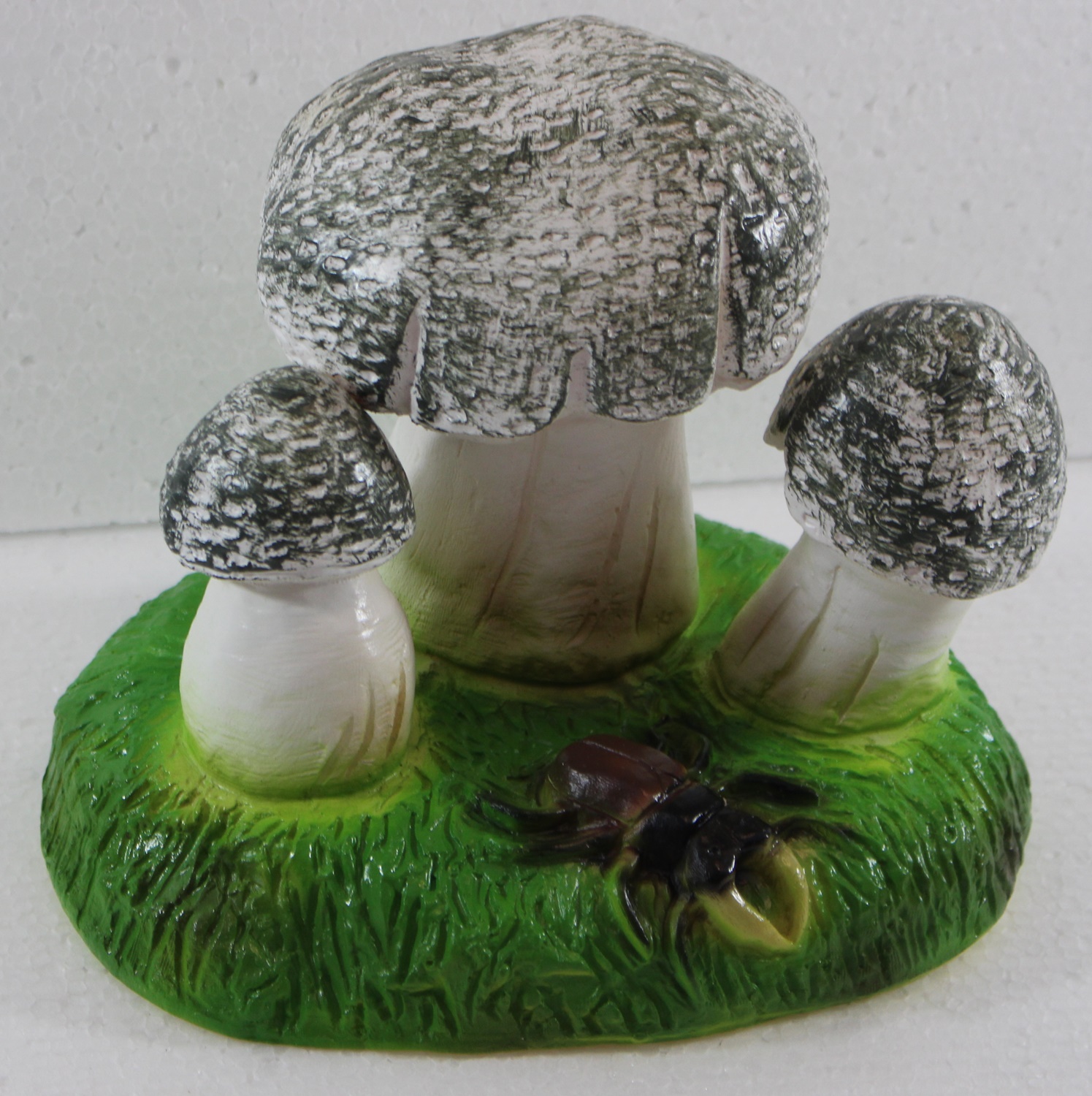 Deko Garten Figur Dekofigur Gartenfigur drei Pilze mit Hirschkäfer aus Kunststoff Höhe 15 cm